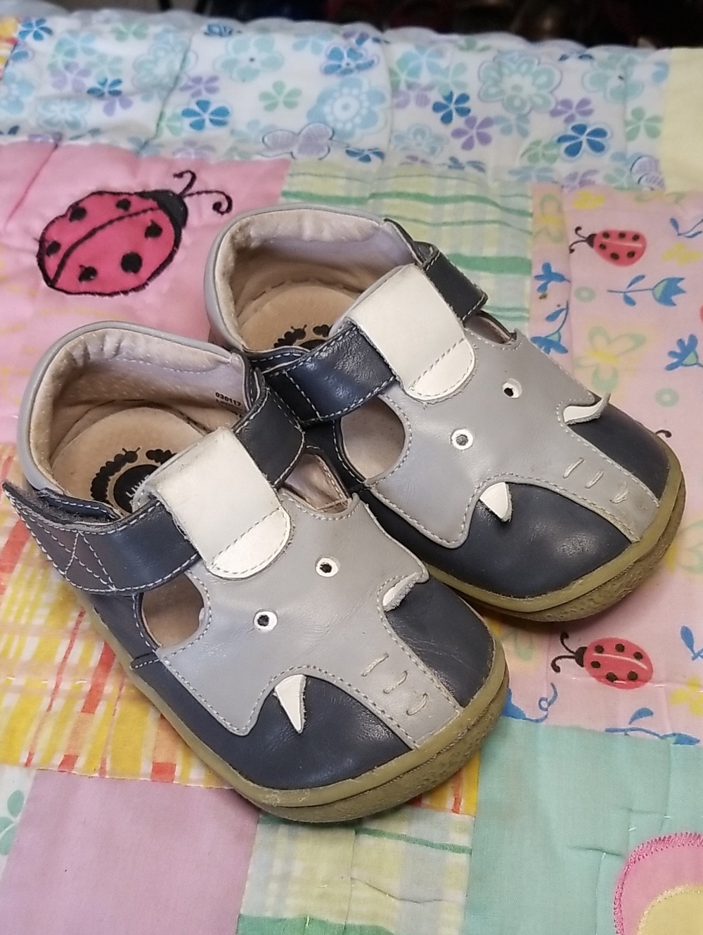 Livie & Luca Navy and Light Gray Leather Elephants Size 7